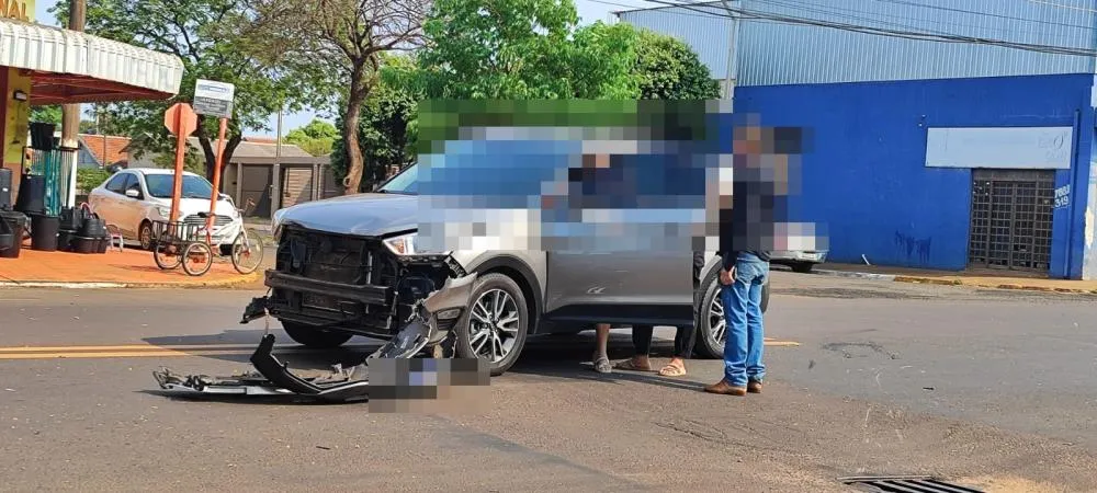Motociclista fica ferido em acidente no cruzamento das avenidas Genário Costa Matos e Osmir Andrade