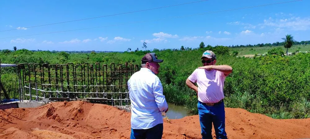 Prefeito Valdir Sartor visita obras com vice-prefeito eleito Marcinho do Frigomar