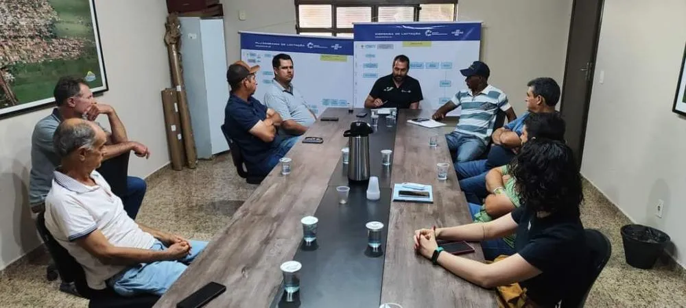 Produtores rurais de Deodápolis se reúnem com consultor do Sebrae-MS para criar cooperativa