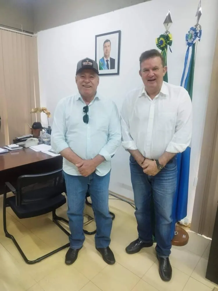 Em Campo Grande, prefeito de Deodápolis discute extensão da rede elétrica e obras de infraestrutura