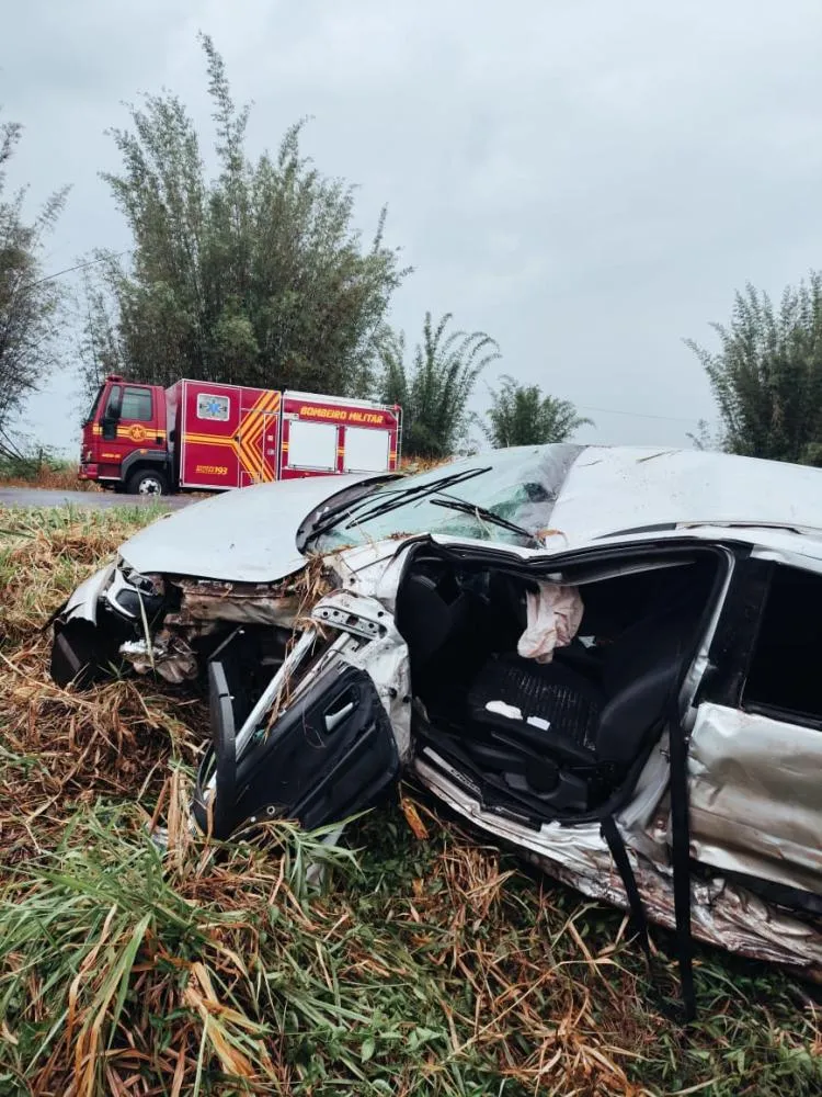 Acidente na BR-376 em frente à fazenda Auxiliadora deixa uma pessoa ferida entre Deodápolis e Ivinhema