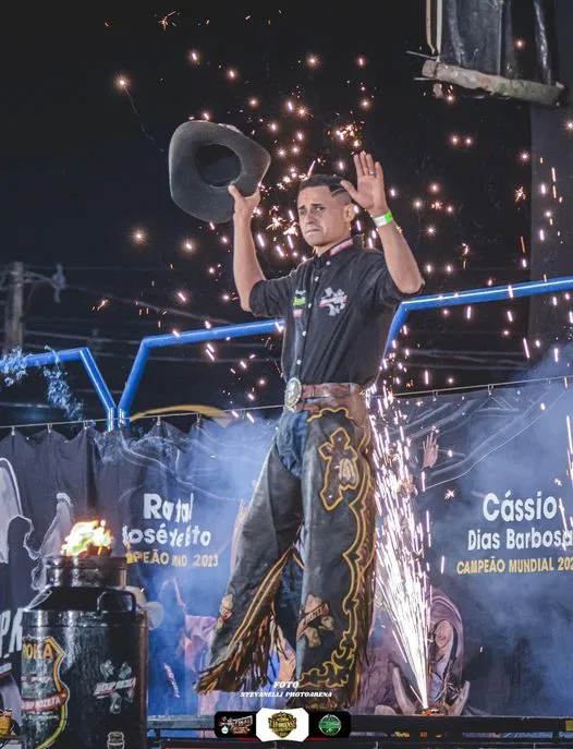 Deodapolense Felipe Mariano é o novo campeão brasileiro de rodeio na Taça Waltinho Biasi