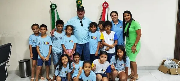 Crianças do SCFV visitam gabinete do prefeito Valdir Sartor em Deodápolis