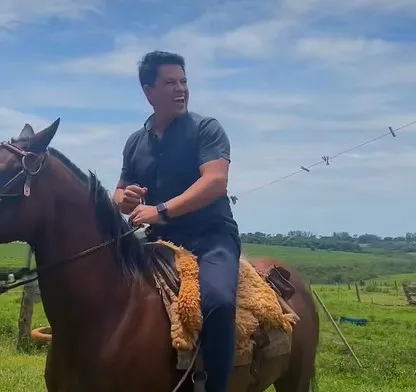 Prefeito de Glória de Dourados, Julio Buguelo, anuncia retorno da cavalgada na Expoglória 2025