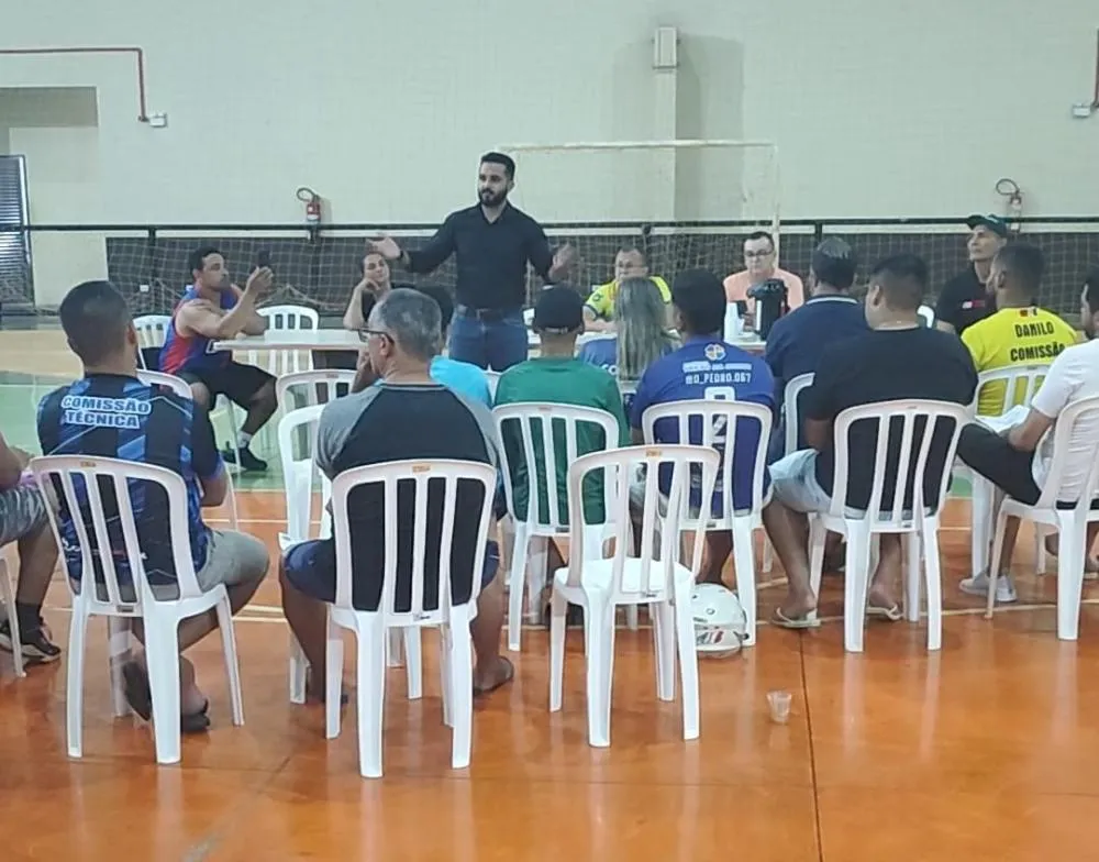 Arbitral da I Copa Verão de Futsal reúne equipes e define regulamento em Deodápolis