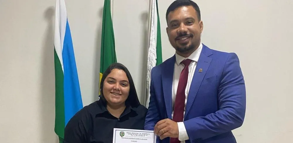 Vereadora Fernandinha Cazuza homenageia Delegado de Polícia, Dr. Anderson Guedes Farias na Câmara de Deodápolis