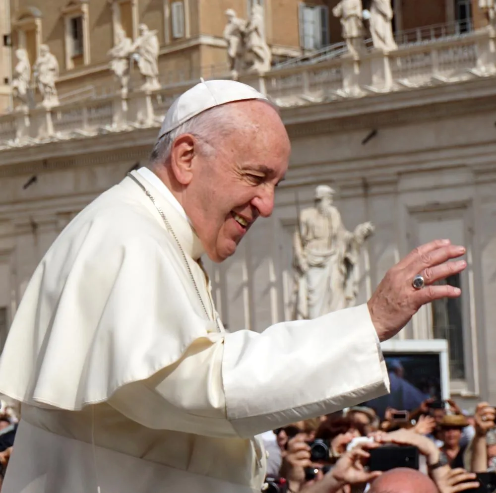 Papa Francisco deve ter alta hospitalar neste domingo