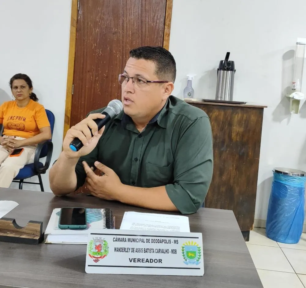 Vereador Wanderley Carvalho solicita construção de barracão na UTR de Deodápolis