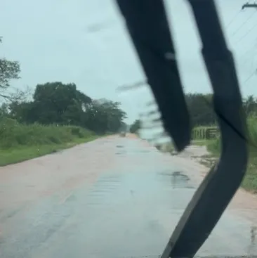Alagamento na MS-276, em Deodápolis, gera preocupação entre motoristas e internautas cobram ação do Governo do Estado