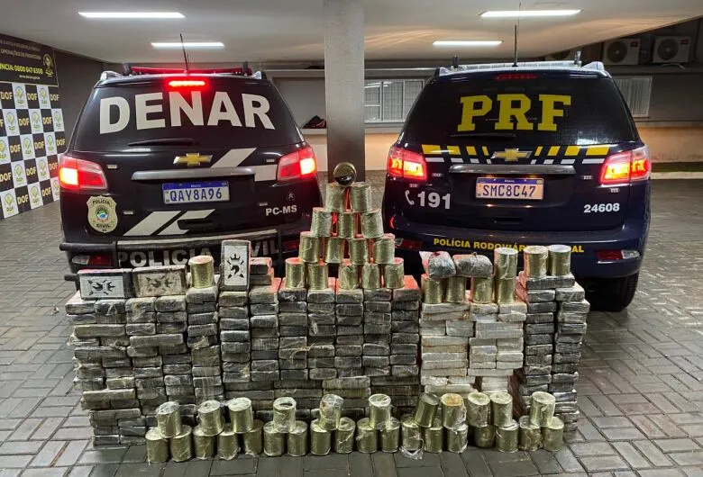 Carreta carregada com quase 300 kg de cocaína é interceptada em Dourados