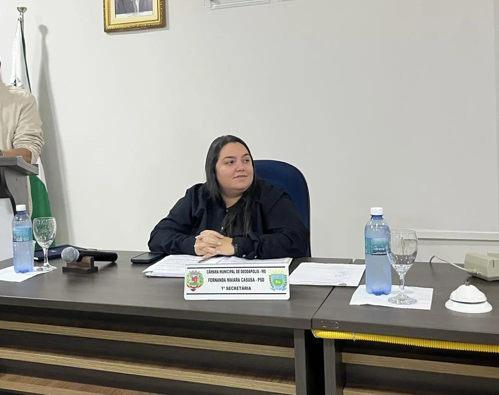 Câmara aprova indicação da vereadora Fernandinha Casusa que pede projeto para conserto definitivo do asfalto e drenagem no centro