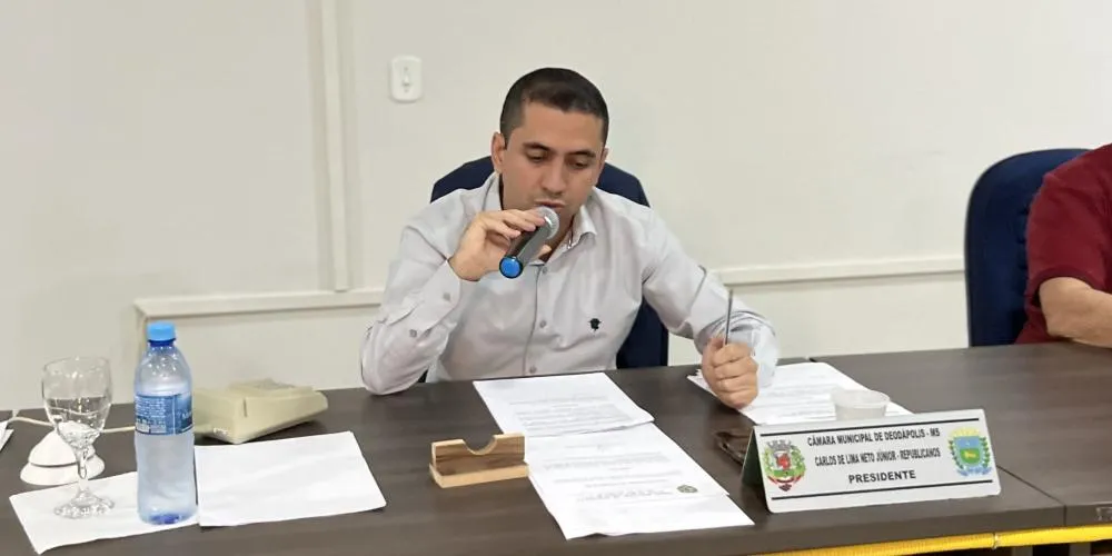 Vereador Juninho Lima solicita poda de árvores na praça Antonio Magalhães de Moura, em Lagoa Bonita
