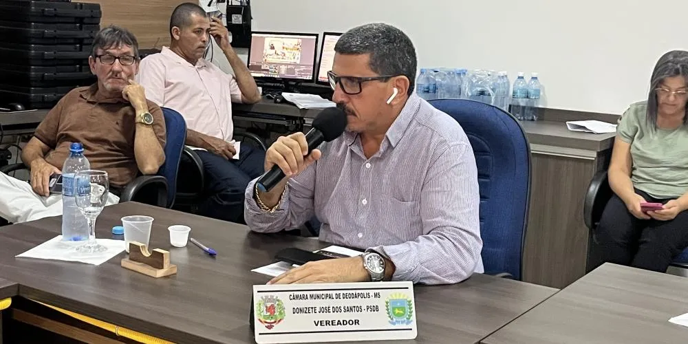 Vereador Donizete Policia 'Fiscal do Povo' cobra quebra-mola em frente ao Mercado Girassol