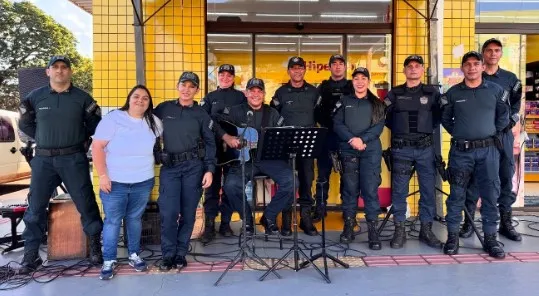 Blitz especial do 14º Batalhão da PMMS homenageia mães com música, emoção e entrega de brindes