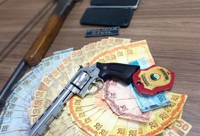Armas e dinheiro foram apreendidos - Crédito: Divulgação