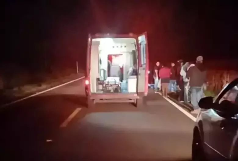 Ambulância do Samu atende vítimas de colisão na MS-430. - Crédito: (Idest)