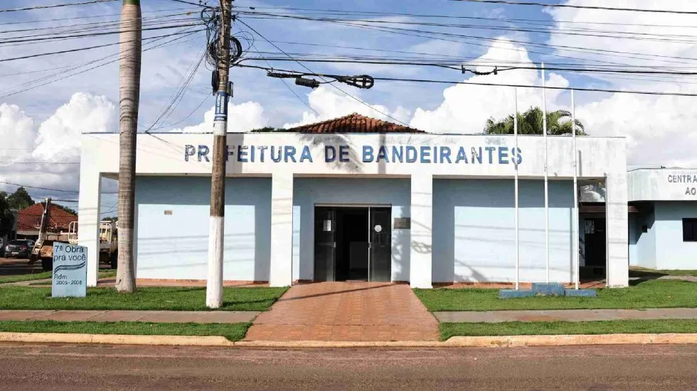 Ministério Público Eleitoral investiga troca de esterco por voto em eleição extra do município de Bandeirantes