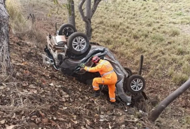 Rodrigo ficou preso às ferragens e acabou morrendo - Crédito: Rio Pardo News