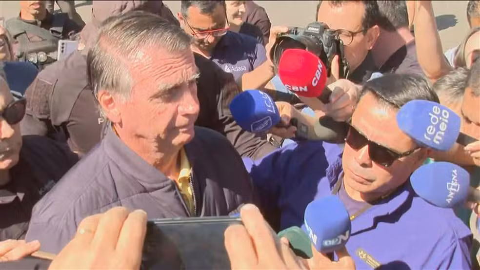 Bolsonaro diz que investigação contra ele é política e 'suprema humilhação': 'Nunca pensei em sair do Brasil ou ir pra embaixada'