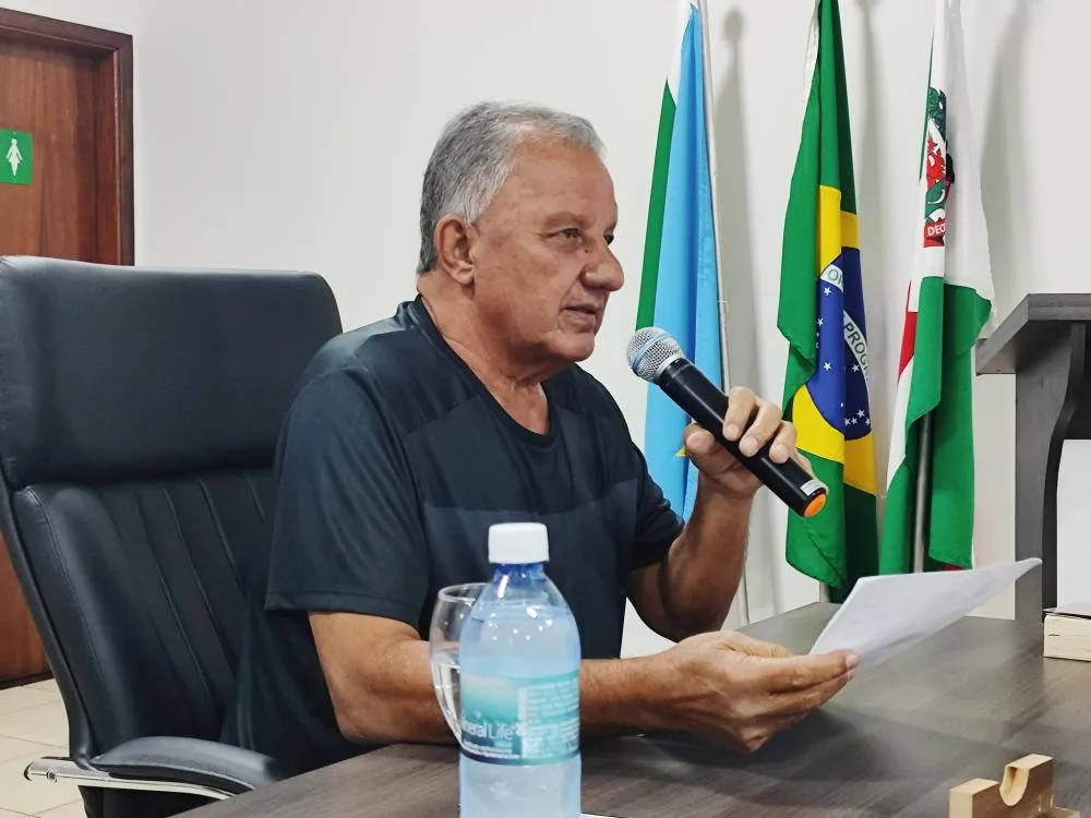 Vereador Edmilson da Banda propõe melhorias em cemitério, trânsito e praça em Deodápolis