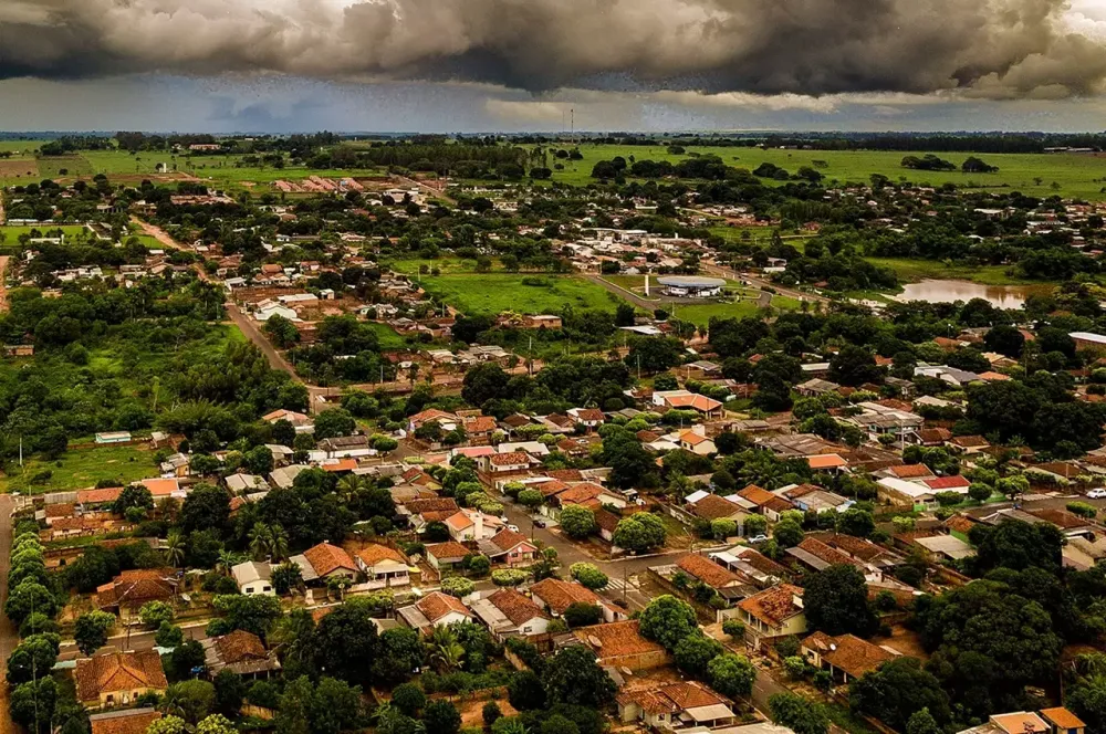 Prefeito de Glória de Dourados assina TAC com o MPMS sobre contratação emergencial de serviços de limpeza