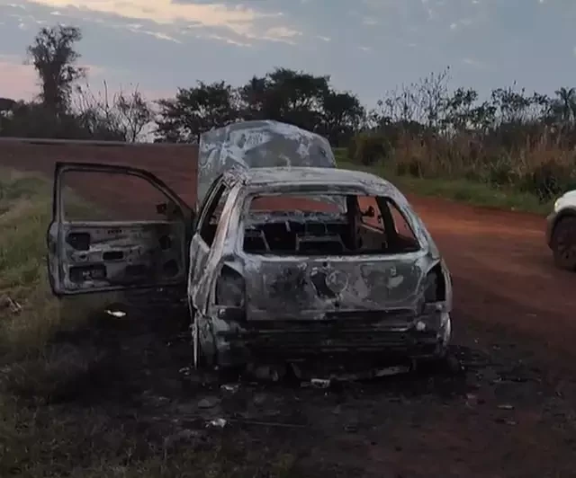 Irmãos são presos suspeitos de matar homem e incendiar carro com corpo dentro