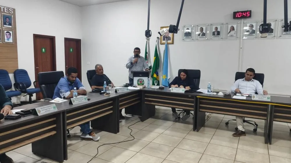 Vereador Donizete Policia cobra secretário Dado Siqueira sobre retorno da escolinha esportiva em Deodápolis