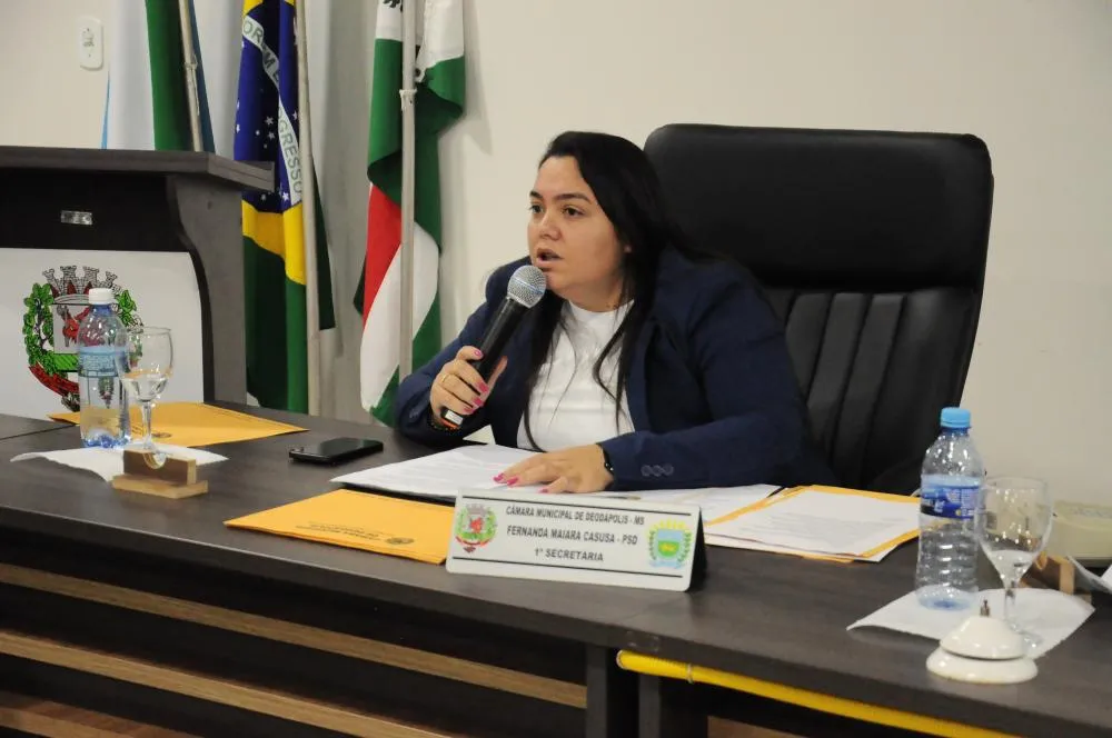 Vereadora Fernanda Casusa apresenta moções de aplausos a integrantes da Polícia Civil de Deodápolis