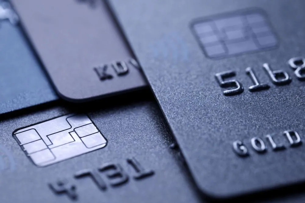 Cartões RMC e RCC: o que são e como os bancos enganam o consumidor