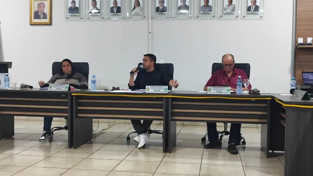 Vereador Juninho Lima solicita manutenção de banheiro público na Praça Adelaide Alves de Lima
