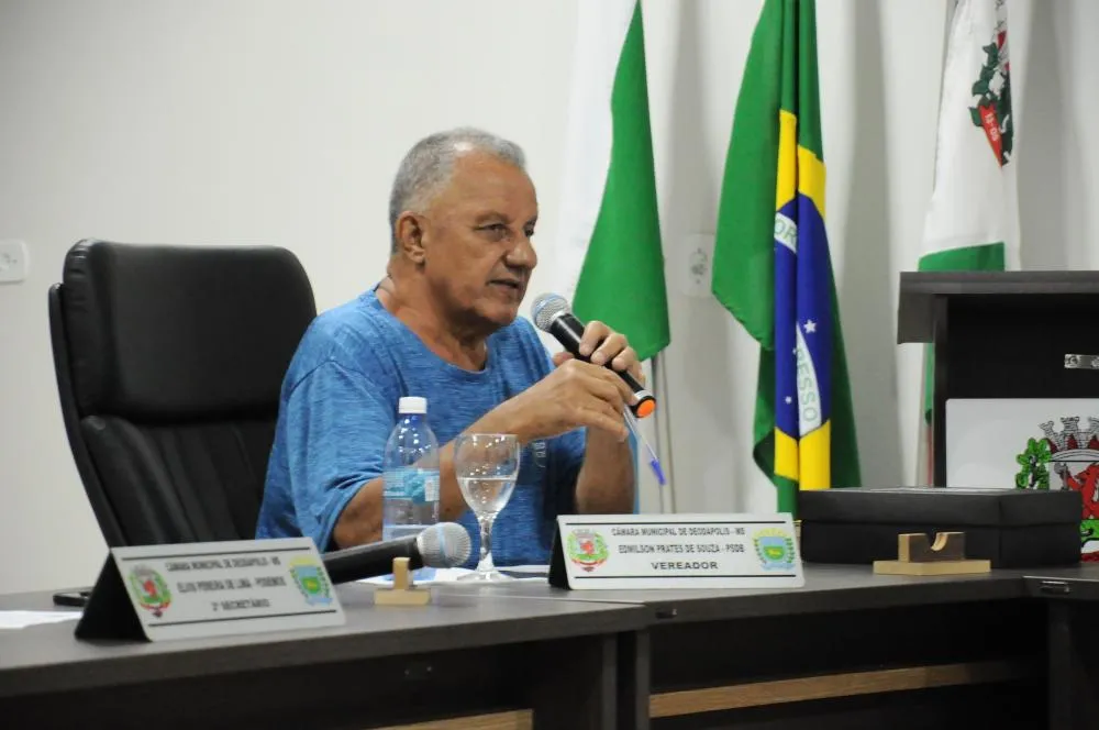 Vereador Edmilson da Banda propõe em indicação, concretagem do canteiro central da Avenida Deodato Leonardo da Silva em Deodápolis