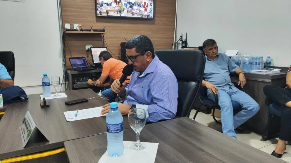 Vereador Donizete Polícia propõe em indicação, duplicação da iluminação pública em avenidas de Deodápolis