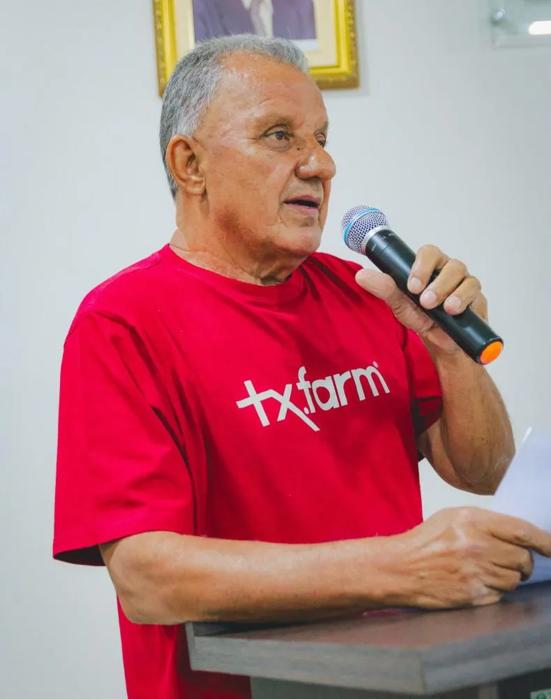 Vereador Edmilson da Banda apresenta moção em homenagem a professores aposentados em Deodápolis
