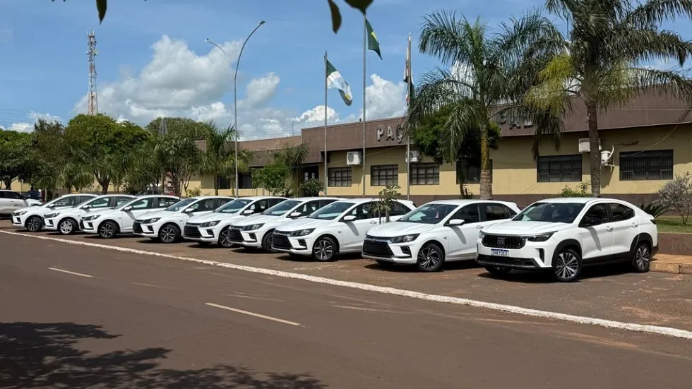 Prefeito Jean entrega dez veículos zero quilômetro e amplia frota da saúde em Deodápolis