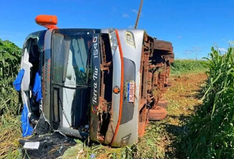 Passageira grávida que estava em ônibus que tombou perdeu gêmeos