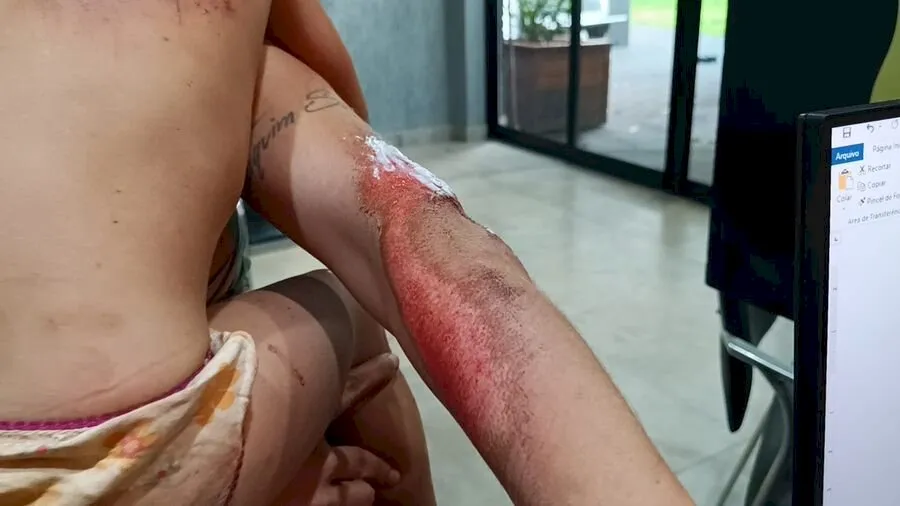 Motorista de aplicativo é preso após arrastar mulher e criança em Dourados