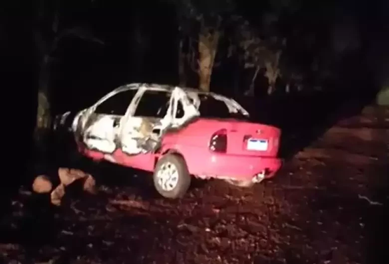 Corpo é encontrado carbonizado dentro de carro incendiado na MS-465