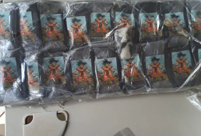 Supermaconha “Ice” adesivada com personagem de anime é apreendida