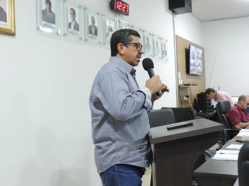 Vereador Donizete Policia cobra desburocratização para podas e substituição de árvores em Deodápolis