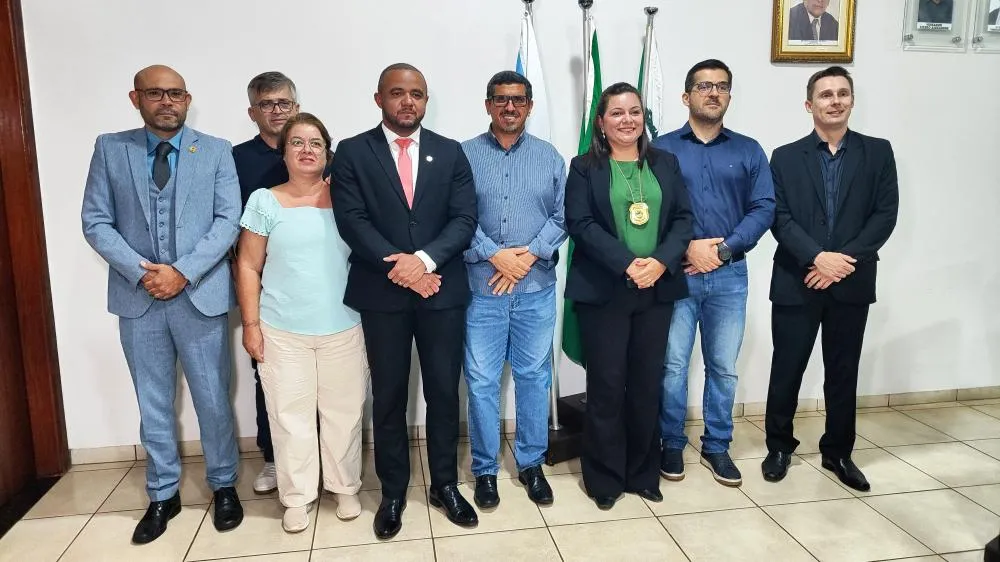Donizete Policia entrega títulos de cidadão deodapolense a delegada e subtenente da PM