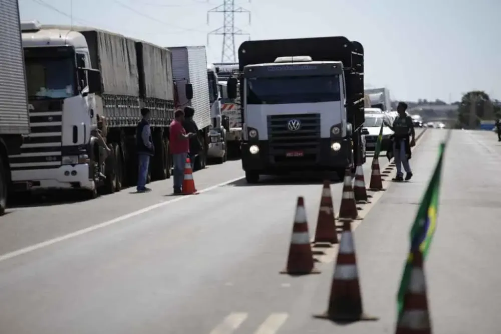 Caminhoneiros ameaçam greve por alta do diesel, mas setor em MS não acredita em paralisação