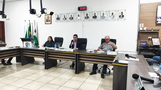 Presidente Juninho afirma retomada de obra e prevê asfalto em até 20 dias em Lagoa Bonita