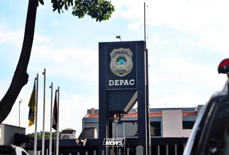 Ladrão pula muro, estoura janela e leva TV de 43 polegadas de casa de idosa