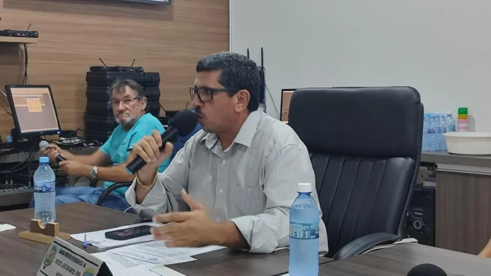 Vereador Donizete Polícia propõe em indicação, cobertura na Escola Cícero Reinaldo em Deodápolis
