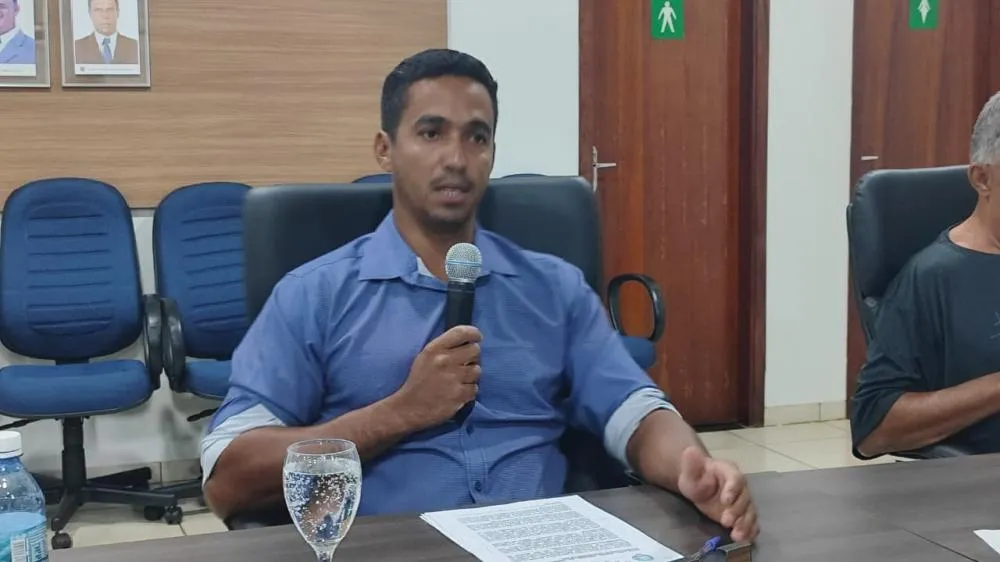 Vereador Elvis do Pelinha propõe em indicação, informações sobre obra de pavimentação e melhorias em bueiros em Deodápolis