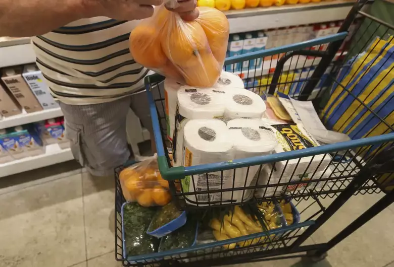 Cesta básica fica mais cara em todas as capitais brasileiras em março