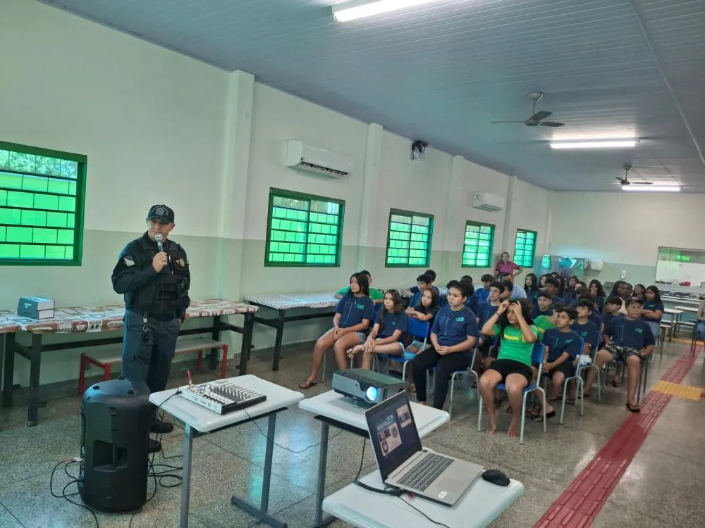 Polícia Militar realizou palestras sobre drogas e cigarro eletrônico em escolas de Deodápolis