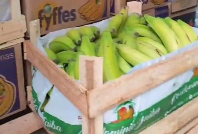 Funcionário é preso após desviar frutas e lucrar R$ 5 mil em um mês