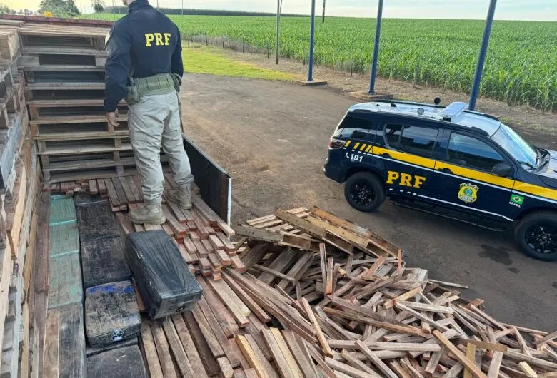 Carreta com pallets escondia quase 1,2 tonelada de maconha