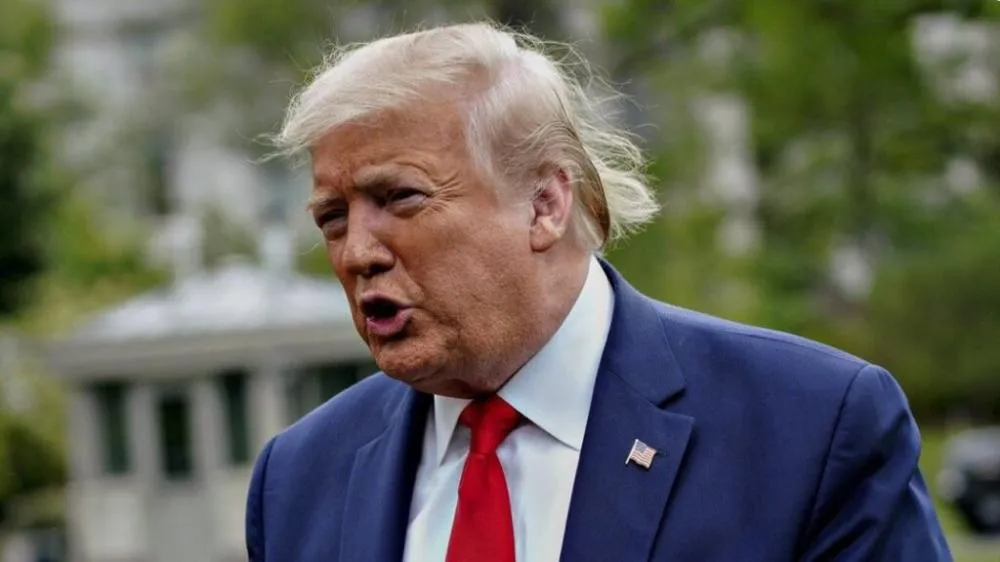 Trump chama repórter de ‘burra’ após pergunta sobre custo de salão de baile na Casa Branca